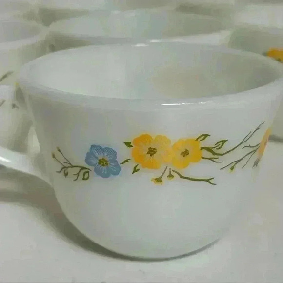 Set of 7 vintage white milk glass Pyrex mugs with Flirtation  pattern - Picture 5 of 10